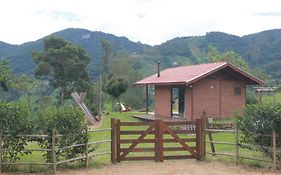 Chalé Aconchegante com vista para Pedra do Baú